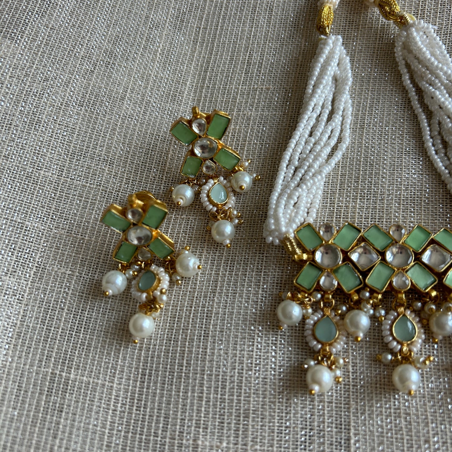 INAARA DAINTY KUNDAN SET