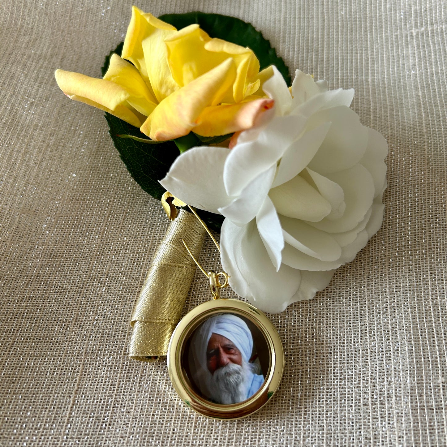 PERSONALISED BUTTONHOLE PICTURE PENDANTS