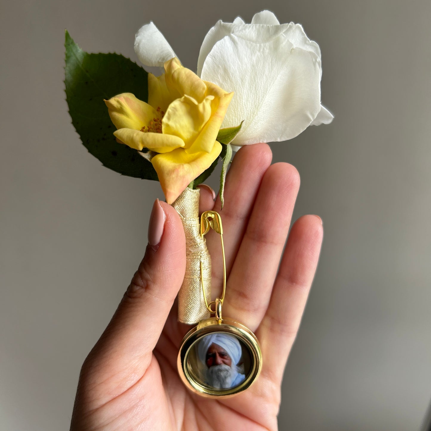 PERSONALISED BUTTONHOLE PICTURE PENDANTS