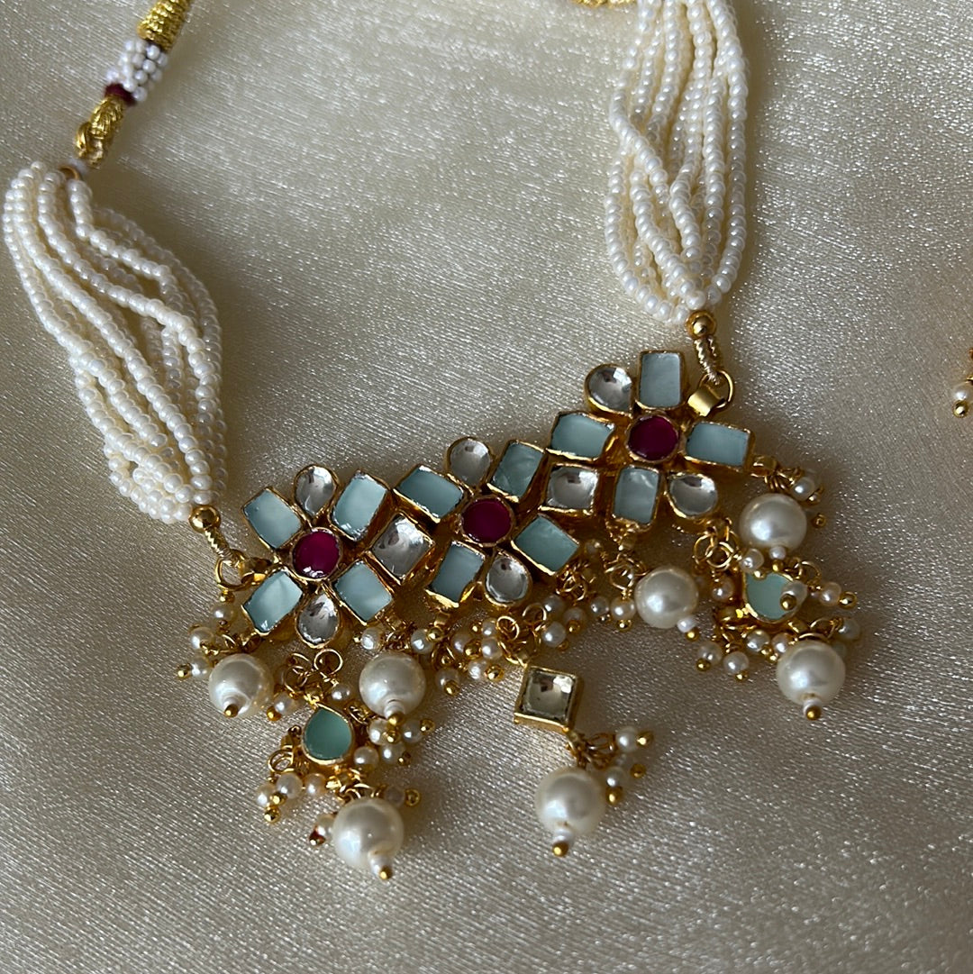 INAARA DAINTY KUNDAN SET