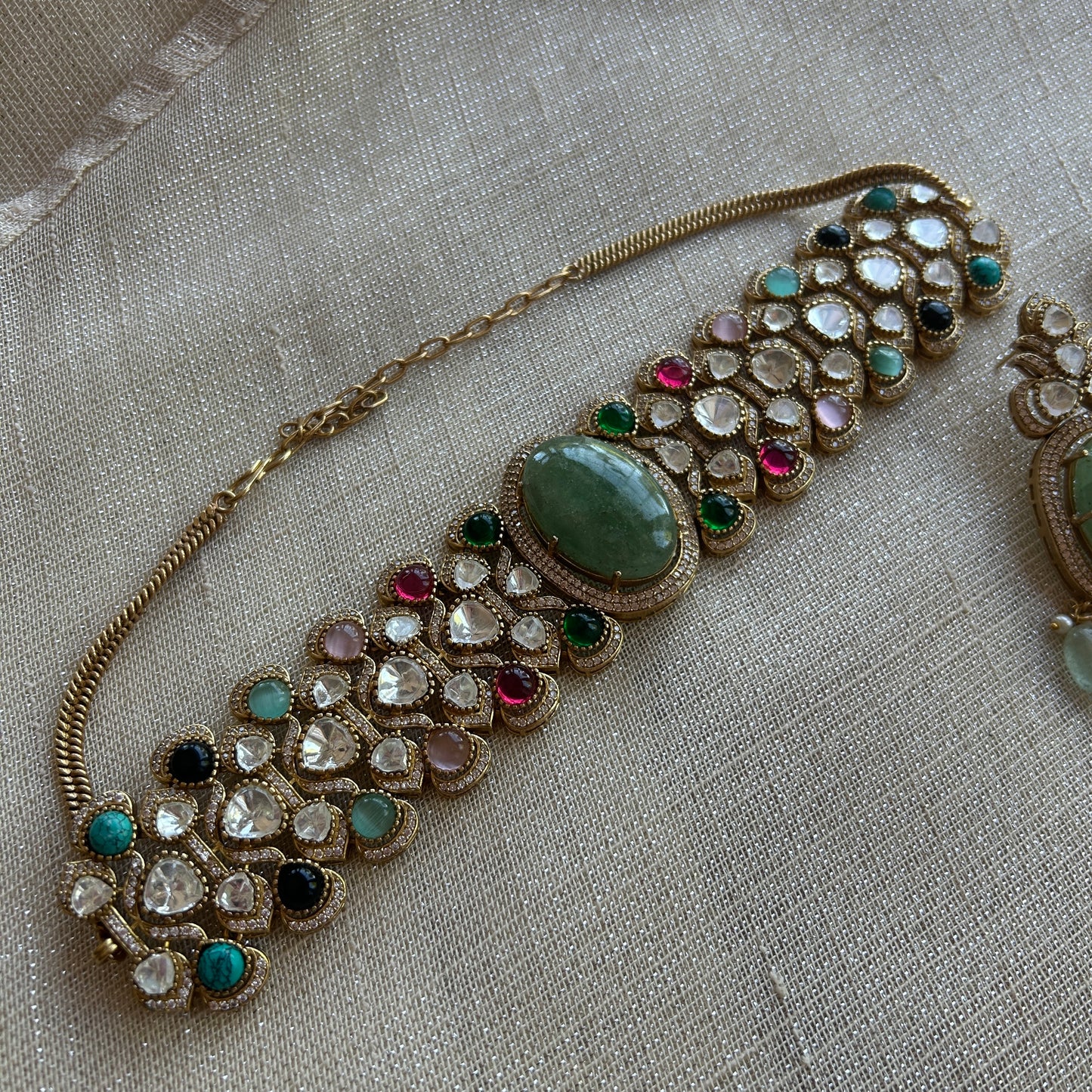 MINT AAIA CHOKER SET