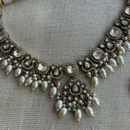 MAHI SILVER PEARL SET