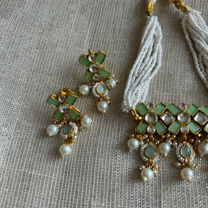 INAARA DAINTY KUNDAN SET