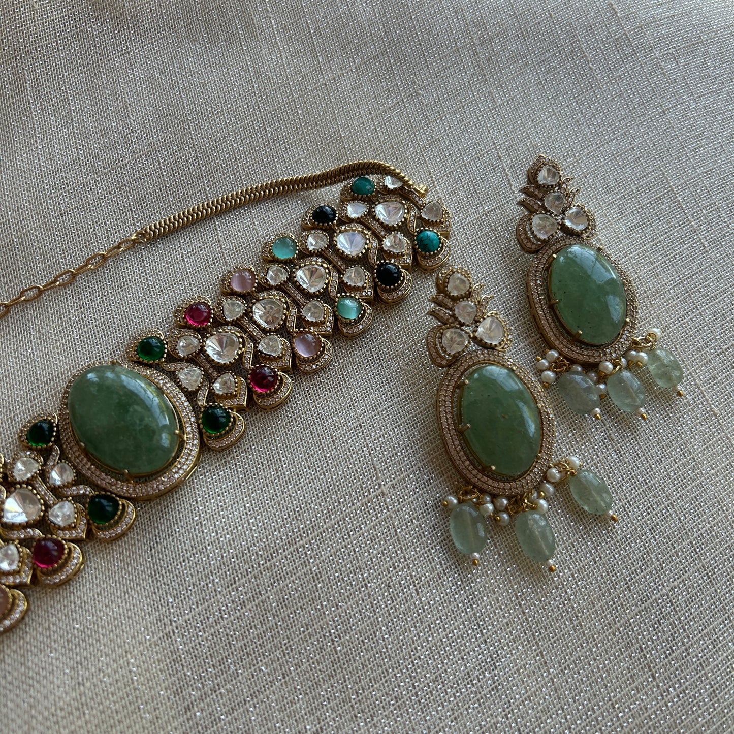MINT AAIA CHOKER SET