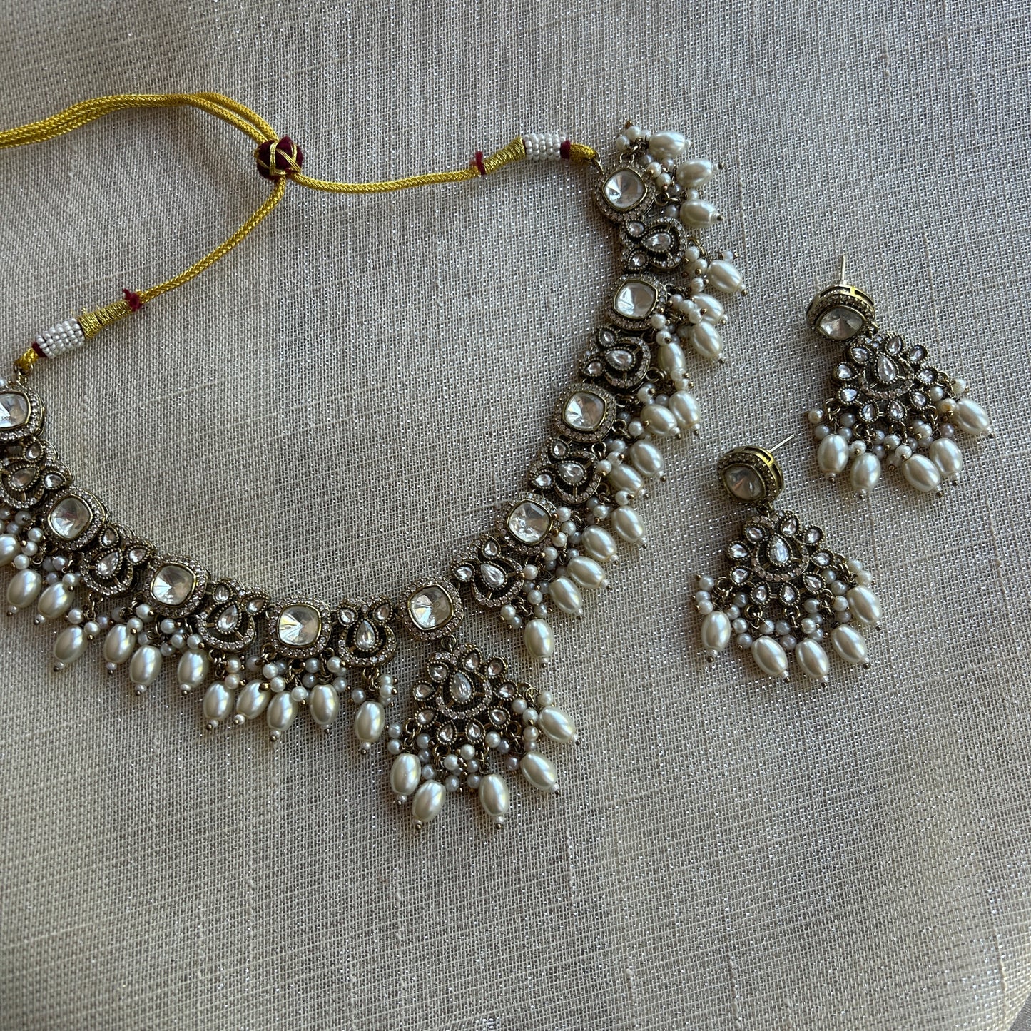 MAHI SILVER PEARL SET