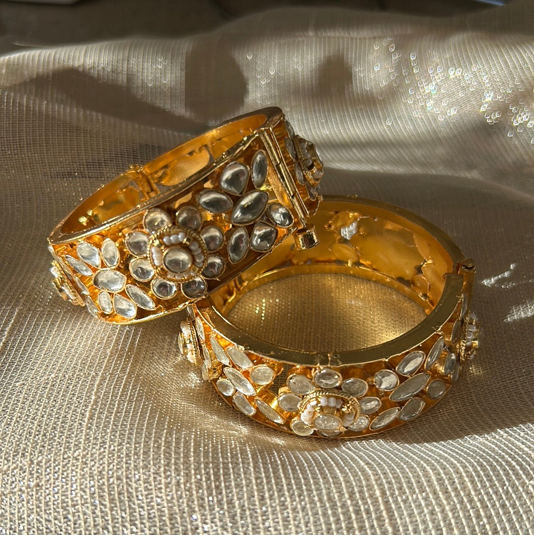 ZARA PAACHI KUNDAN KANGAN