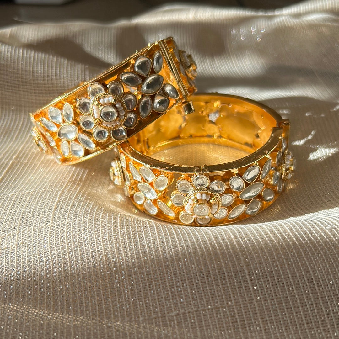 ZARA PAACHI KUNDAN KANGAN