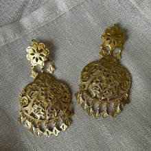 Load image into Gallery viewer, PIPPAL EARRINGS