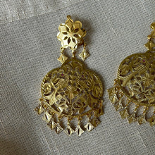 Load image into Gallery viewer, PIPPAL EARRINGS