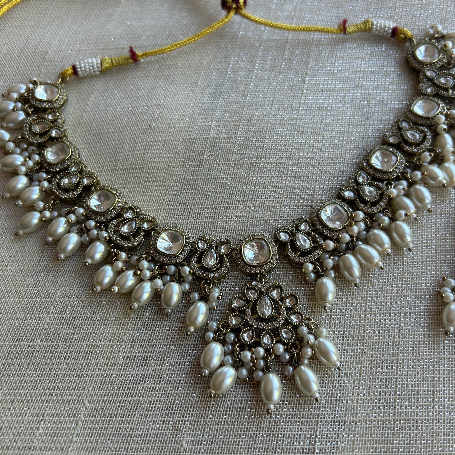 MAHI SILVER PEARL SET