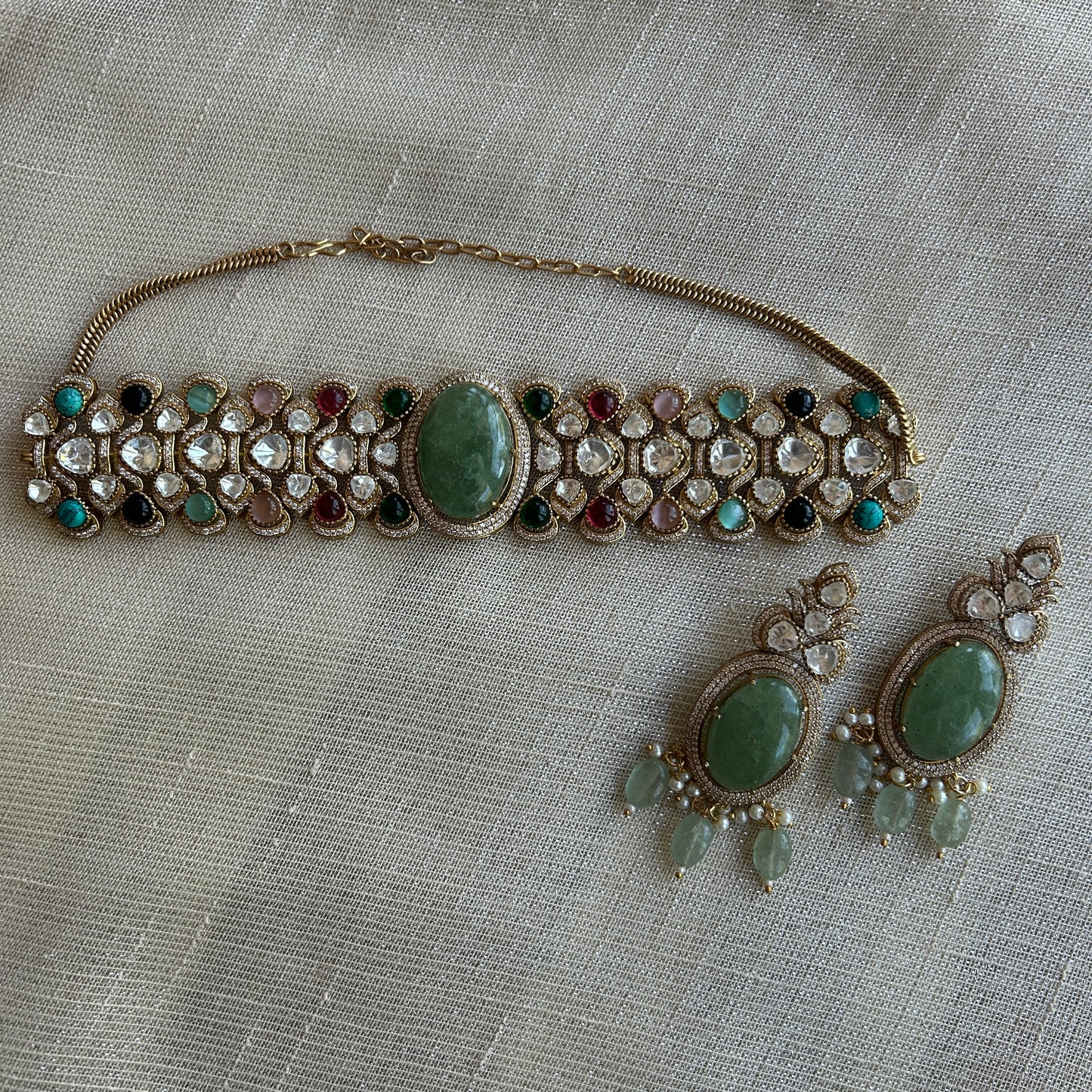 MINT AAIA CHOKER SET