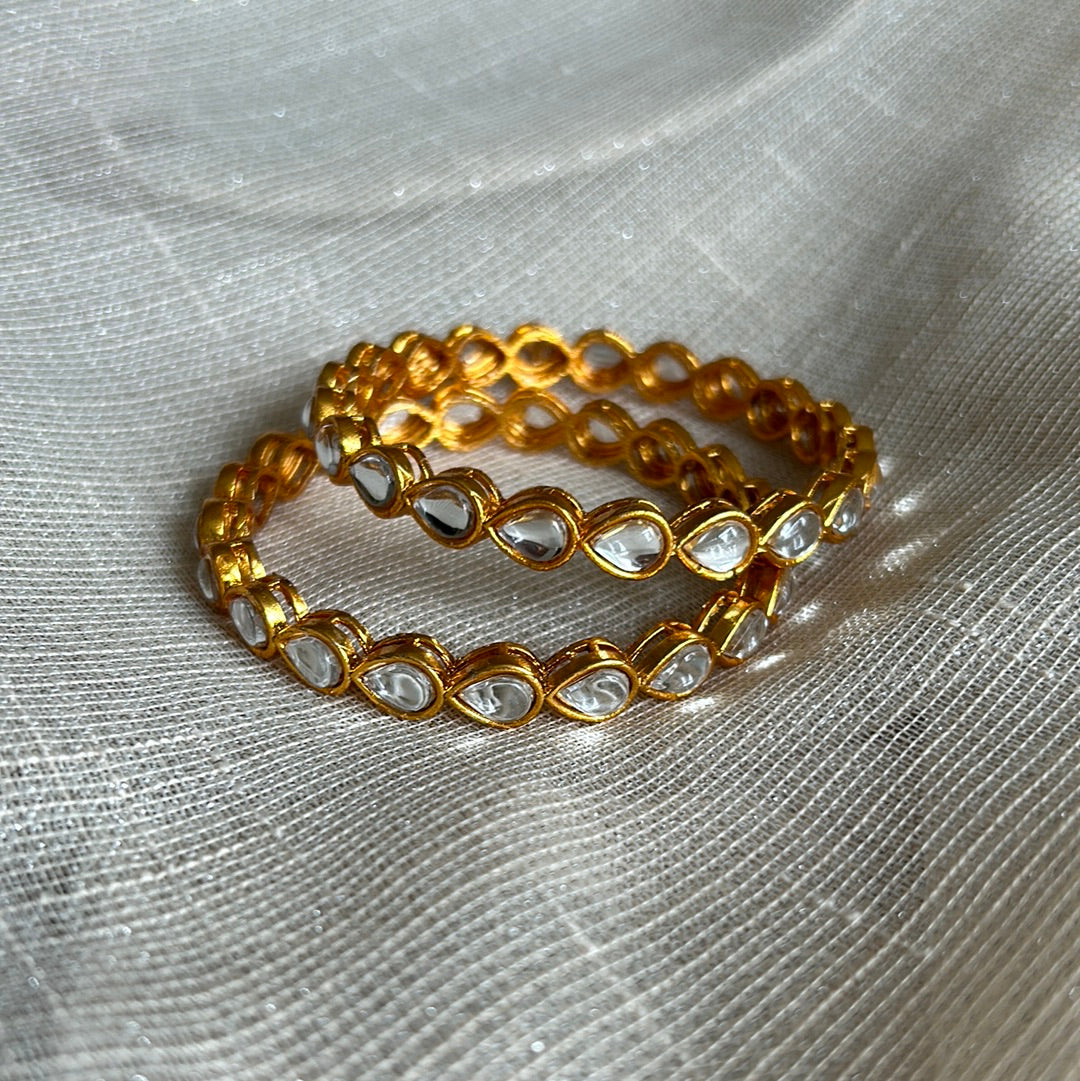 THIN TEARDROP BANGLES