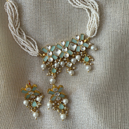 INAARA DAINTY KUNDAN SET