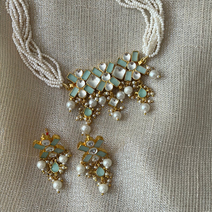 INAARA DAINTY KUNDAN SET