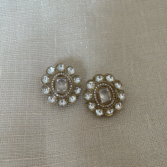 DIYA STUD OVAL EARRINGS