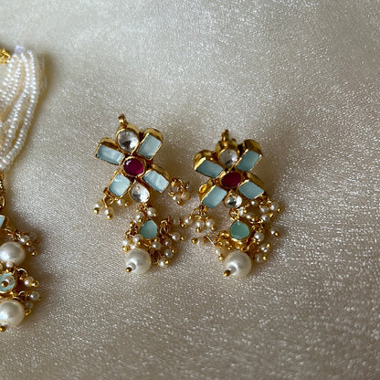 INAARA DAINTY KUNDAN SET