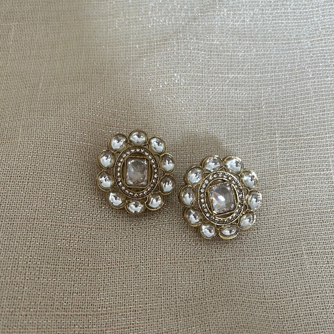 DIYA STUD OVAL EARRINGS